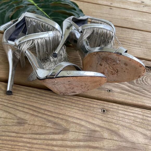 B Brian Atwood Condessa Fringe Silver Heels Size 6 - Picture 8 of 8